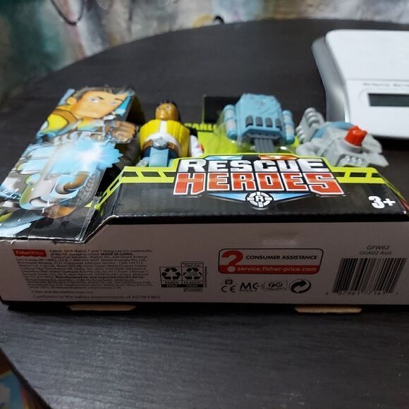 Fisher-Price Rescue Heroes Carlos Kitbash mechanic/rescue cadet NEW - Picture 3 of 3